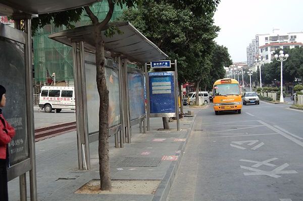 罗湖区、盐田区、龙岗区公交站台无障碍改造